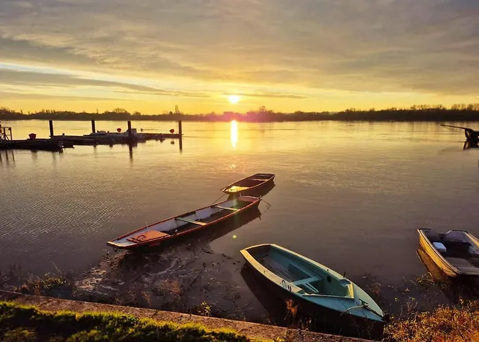 Maison Bord De Loire 펜션 *